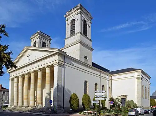 Neoclassical Tuscan columns of the Église Saint-Louis de La Roche-sur-Yon, La Roche-sur-Yon, France, by Simon Vallot, 1809–1859