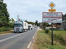 The D2127 in Épieds-en-Beauce