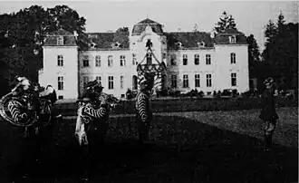 1929