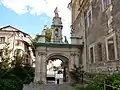 Gate