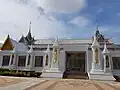 Vihara Kaew 100 Meter