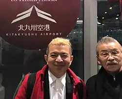 YANAGIMAN is on the left and Masami Sudda is on the right. (At the Kitakyushu Airport, 2017)