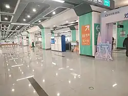Line 13 concourse