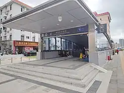 Entrance D