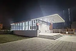 Entrance B2