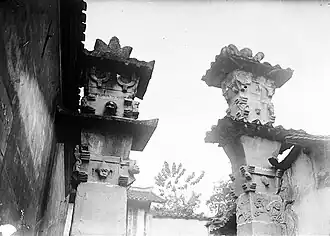 Image 23Que pillar gates of Chongqing that once belonged to a temple dedicated to the Warring States period general Ba Manzi (from Chinese culture)