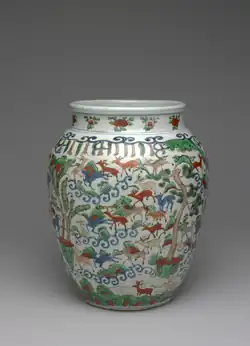Wucai "Hundred Deer" vase (bai lu zun 百鹿尊), Ming dynasty, Wanli period (1573–1620). National Palace Museum.