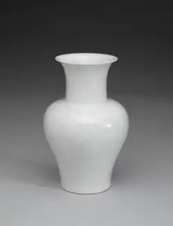 Vase with carved and reticulated (linglong) decoration, Qing dynasty, 18th–19th century. National Palace Museum.