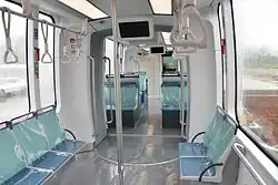 Longitudinal seating in even-numbered cars