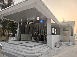 Entrance D