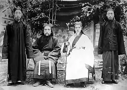 Niu Zhaolian sitting beside his friend also wearing hanfu.