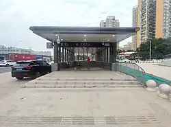 Entrance E2