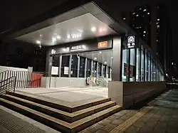 Entrance B2