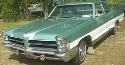 1965 Pontiac Strato-Chief (Canada)