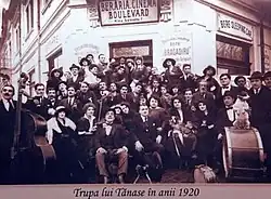 The Cărăbuș troupe around 1920.