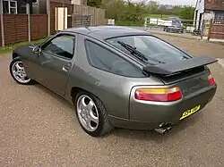 Porsche 928 S4 (rear view)