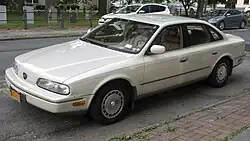 1990–93 (pre-facelift, with cloisonné front insignia)