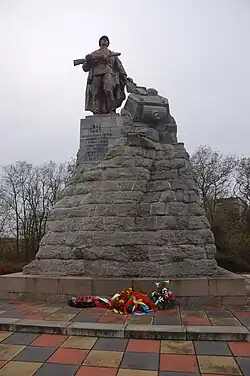 Upper level of the memorial, front view