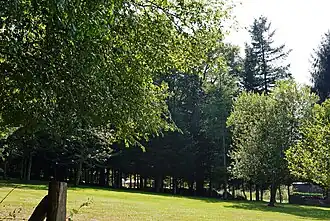 The Saint-Jean well is located in this garden.