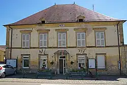The town hall in Genevrey