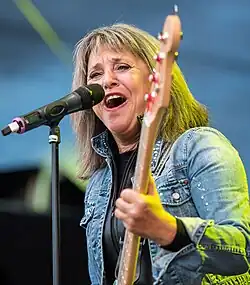 Quatro performing in 2017