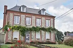 The town hall in Criquetot-le-Mauconduit
