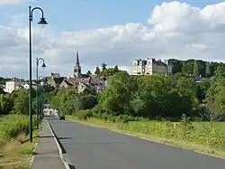 The road into Montfort-le-Gesnois