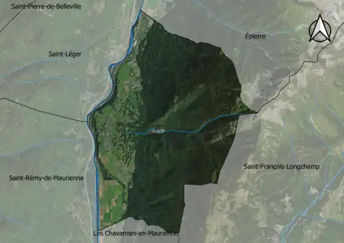 Color aerial photo of the commune.