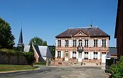 The church and town hall in Achy