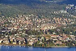 Adlisberg and Hirslanden, as seen from Uetliberg, Seefeld quarter in the foreground (October 2009)