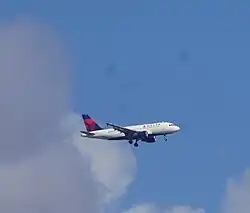 Delta Air Lines A319-100 on approach