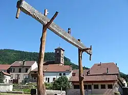 A two-man saw sculpture in Allarmont
