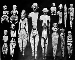 Early Naqada I statuettes.[61][62] Petrie dated these statuettes to SD 31-34.[63]