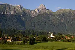 Amsoldingen beneath the Stockhorn.
