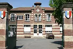 The town hall in Angicourt