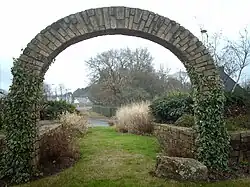 The stone arch at the entrance to Ploeren
