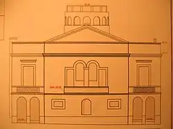Serlian windows of the Plantier on the first floor of the main facade.
