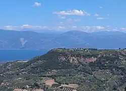 The plateau and the village of Arravonitsa as seen from Myrovrysi.