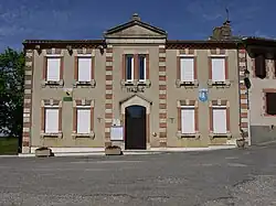 The town hall in Aubiet