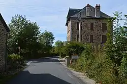The road into Auriac-Lagast