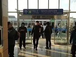 The waiting room of Baekmagoji Station