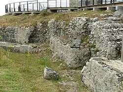 Podium and beginning of the pronaos.