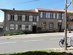 The town hall and school in Bassing