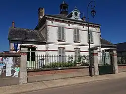 The town hall in Baudreville