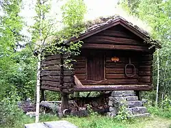Stabbur originally from Bergsrud in Sør-Aurdal Municipality, Norway later relocated to the Bautahaugen Samlinger