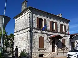 The town hall in Beauziac