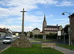 The cross and church in Bernaville