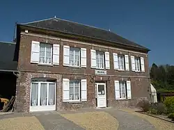 The town hall in Berneuil-en-Bray
