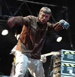 Bez performing in December 2007
