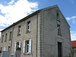 The town hall in Bezalles
